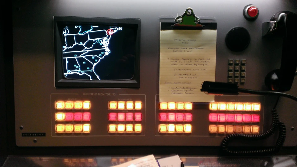 Screen visuals for the submarine set.